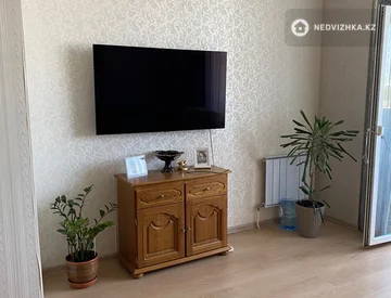 2-комнатная квартира, этаж 9 из 10, 81 м², миниатюра 3