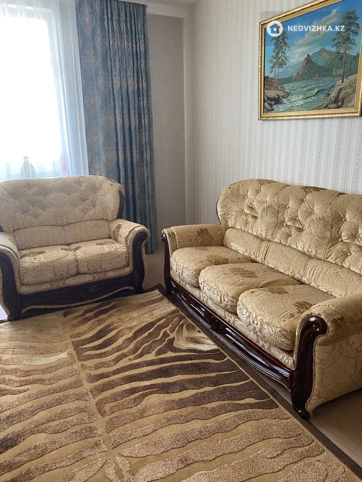 2-комнатная квартира, этаж 9 из 10, 81 м², фотография 2