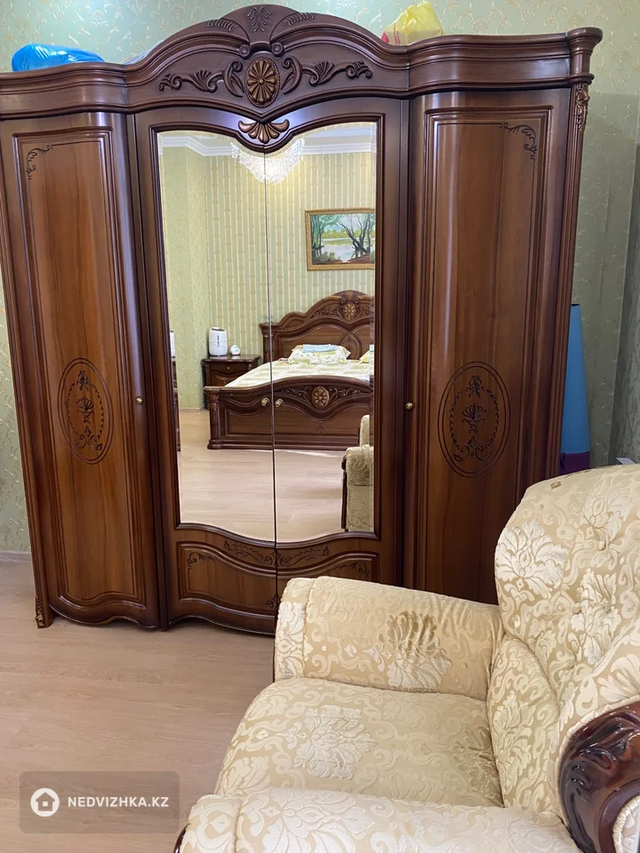 2-комнатная квартира, этаж 9 из 10, 81 м², фотография 5