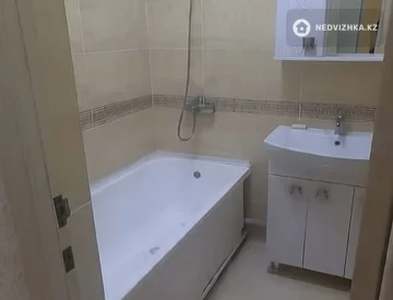 3-комнатная квартира, этаж 3 из 5, 85 м², На длительный срок, миниатюра 6