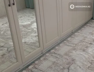 3-комнатная квартира, этаж 3 из 5, 85 м², На длительный срок, миниатюра 1