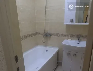 3-комнатная квартира, этаж 3 из 5, 85 м², На длительный срок, миниатюра 3