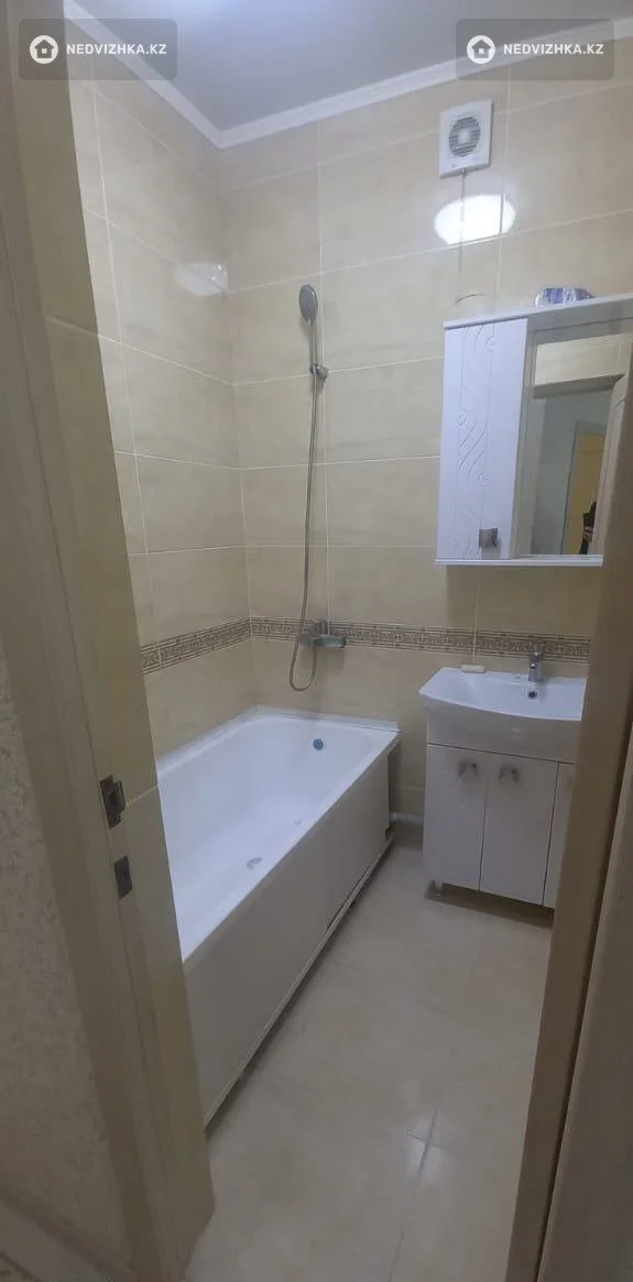 3-комнатная квартира, этаж 3 из 5, 85 м², На длительный срок, фотография 3