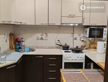3-комнатная квартира, этаж 2 из 5, 61 м², миниатюра 1