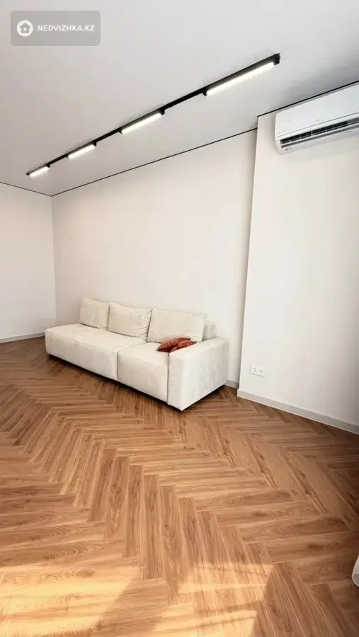 2-комнатная квартира, этаж 8 из 12, 70 м², На длительный срок, фотография 3