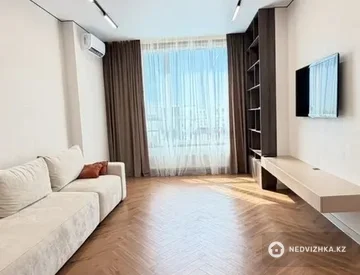 2-комнатная квартира, этаж 8 из 12, 70 м², На длительный срок, миниатюра 1