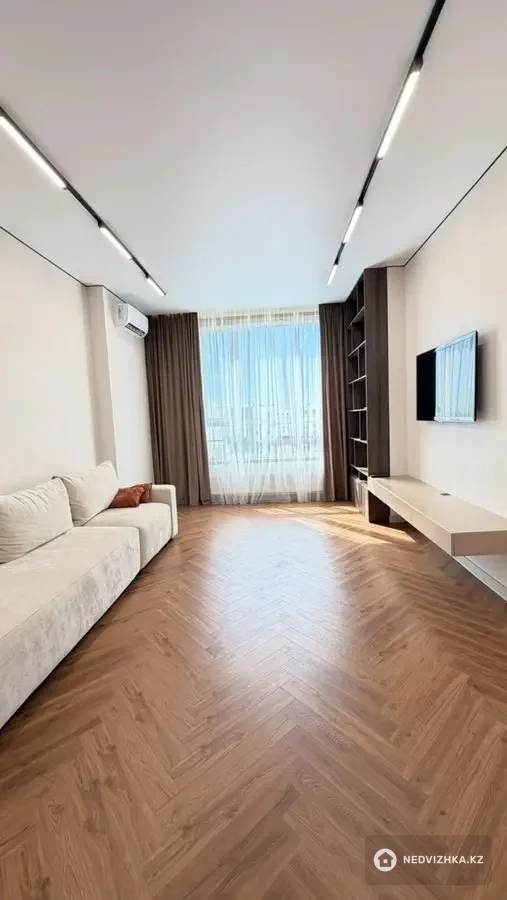 2-комнатная квартира, этаж 8 из 12, 70 м², На длительный срок