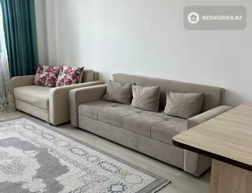 3-комнатная квартира, этаж 3 из 3, 82 м², миниатюра 2