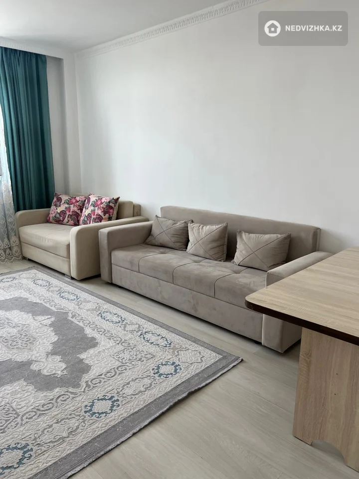 3-комнатная квартира, этаж 3 из 3, 82 м², фотография 2