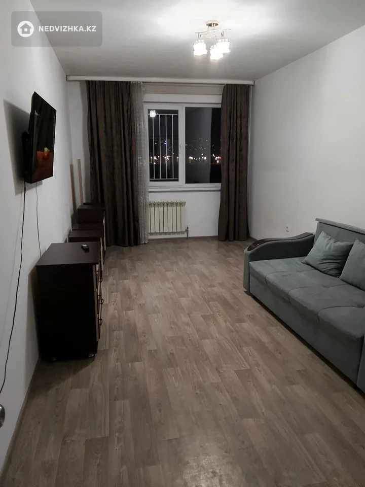 3-комнатная квартира, этаж 9 из 9, 80 м², На длительный срок