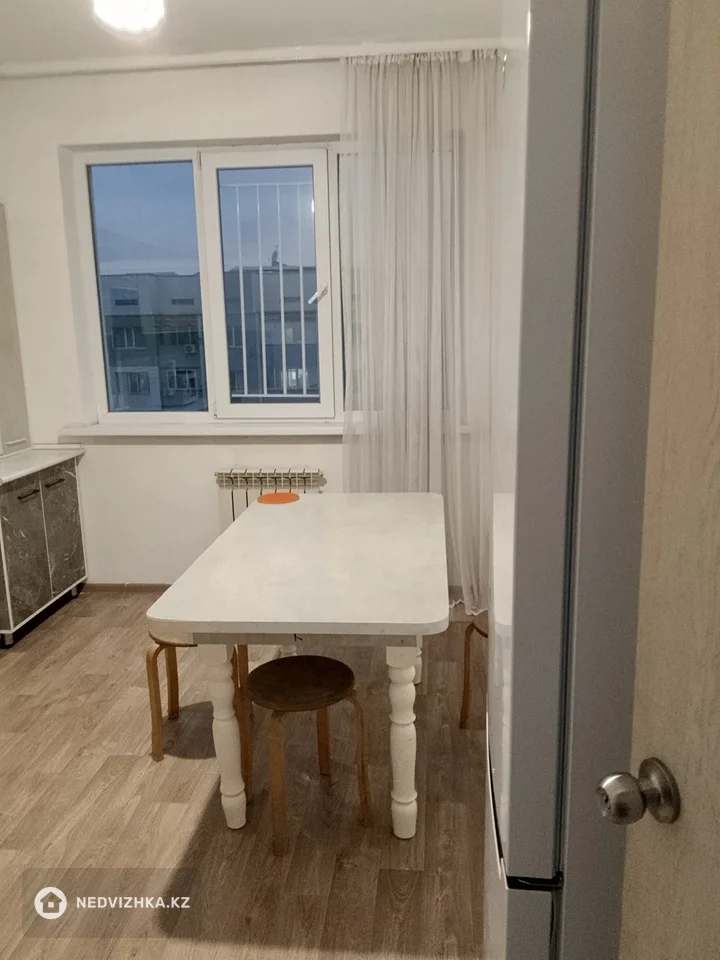 3-комнатная квартира, этаж 9 из 9, 80 м², На длительный срок, фотография 5