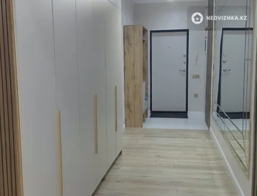3-комнатная квартира, этаж 7 из 9, 114 м², На длительный срок, миниатюра 1