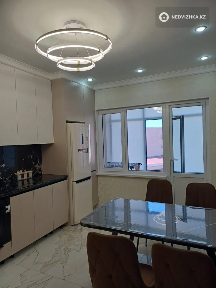 3-комнатная квартира, этаж 7 из 9, 114 м², На длительный срок, фотография 2