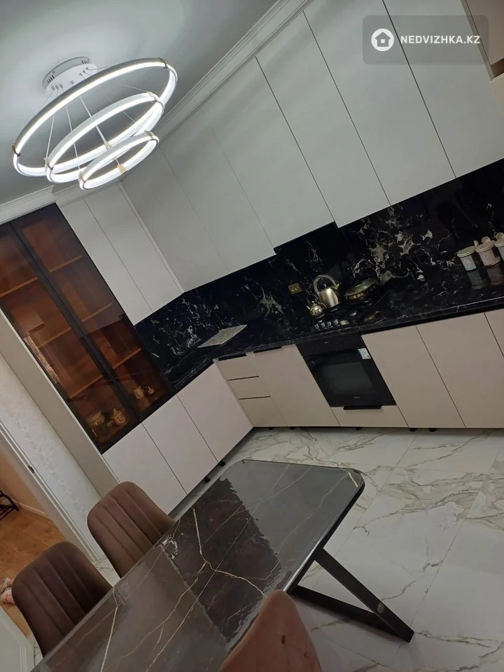 3-комнатная квартира, этаж 7 из 9, 114 м², На длительный срок, фотография 5