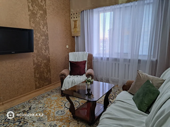 3-комнатная квартира, этаж 5 из 5, 88 м², На длительный срок, фотография 2