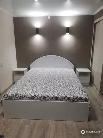 1-комнатная квартира, этаж 3 из 5, 32 м², Посуточно, миниатюра 1