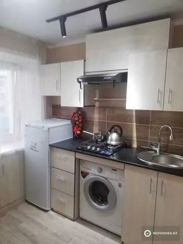 1-комнатная квартира, этаж 3 из 5, 32 м², Посуточно, миниатюра 3