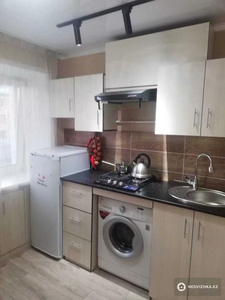 1-комнатная квартира, этаж 3 из 5, 32 м², Посуточно, фотография 3