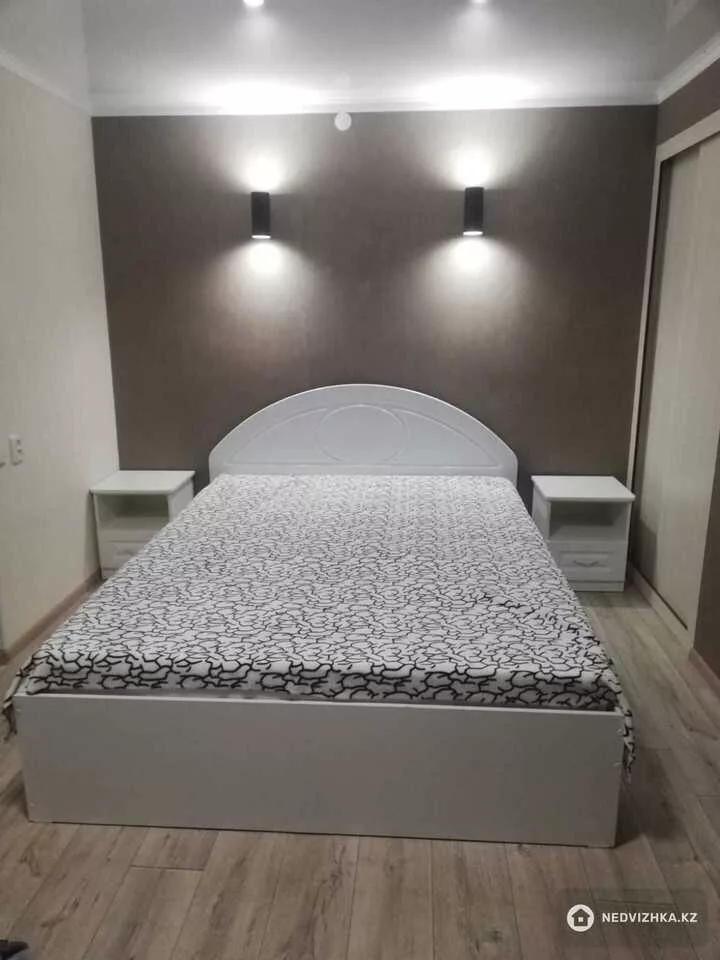 1-комнатная квартира, этаж 2 из 5, 32 м², Посуточно, фотография 2